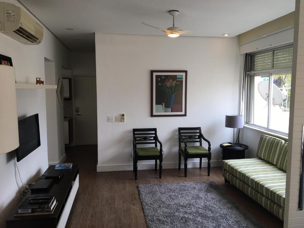 a living room with a couch and two chairs at Apartamento em Copacabana in Rio de Janeiro