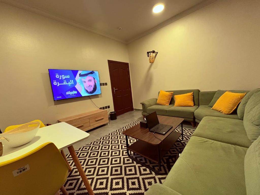 a living room with a couch and a flat screen tv at أوريانا oRIANA in Jeddah