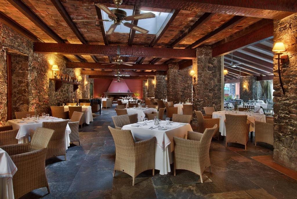 Restaurace v ubytování Hacienda Jurica by Brisas
