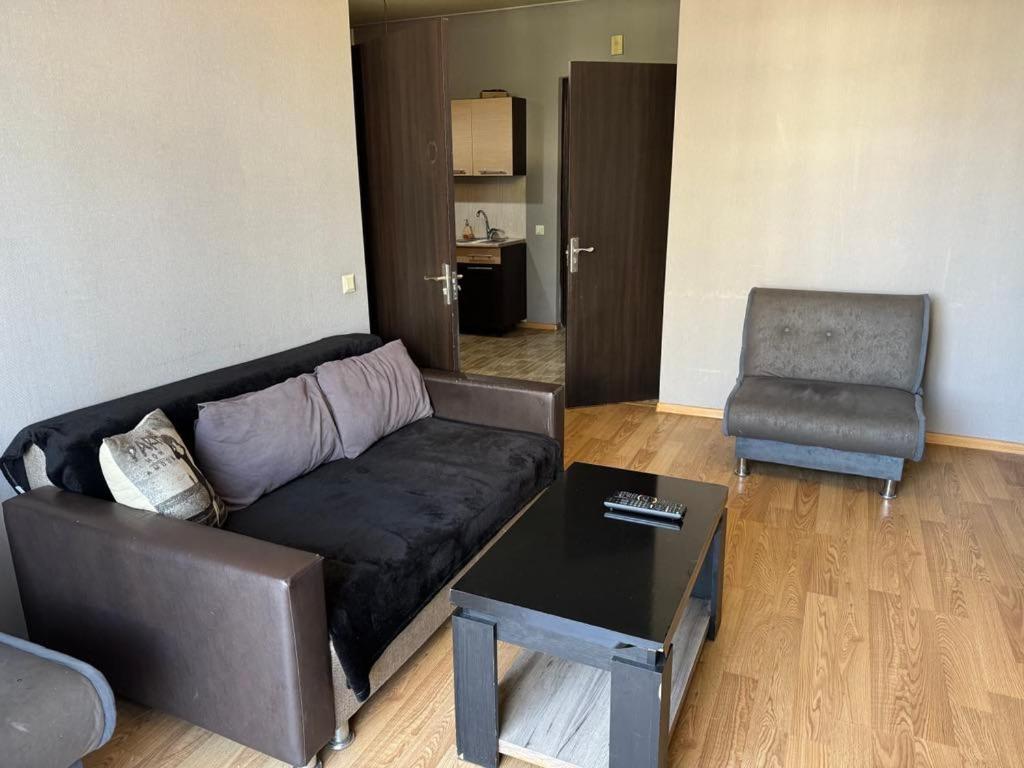 تصویر اتاق‌های Cozy Rental Near Metro - تصویر ۲
