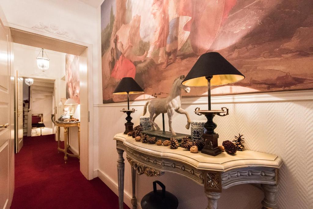 Foto da galeria de DIRAZI Guesthouse & Apartments GmbH em Frankfurt