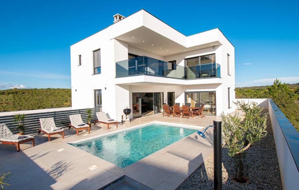 Gorgeous Home In Medulin