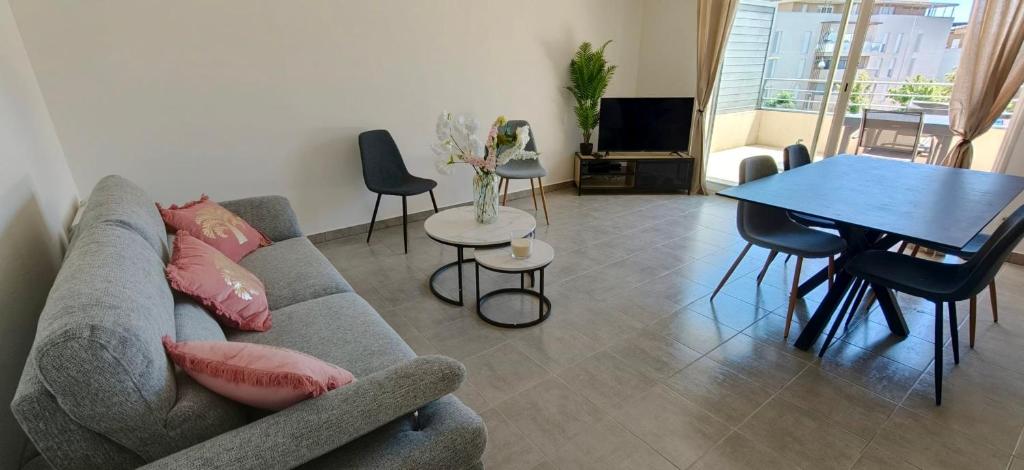 Newly renovated apartment with pool and terrace