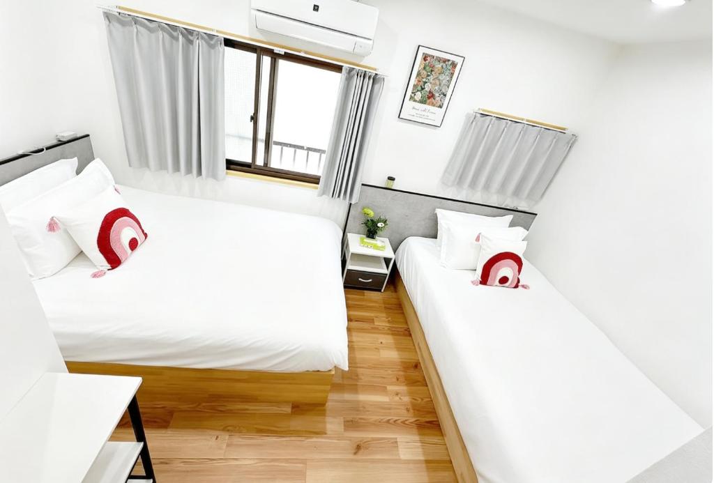 浅草花日美居 Asakusa Hanichi 206 Twin Bedroom Asakusa Temple 4 min walk Direct subway access to Narita and Haneda Airports Host's listings are all at the same address
