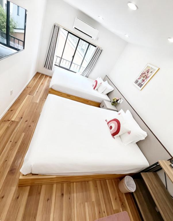浅草花日美居 Asakusa Hanabi 303 Twin Bedroom 4 min walk to Senso-ji Temple Direct access to Narita Haneda Airport Host's listings are all at the same address