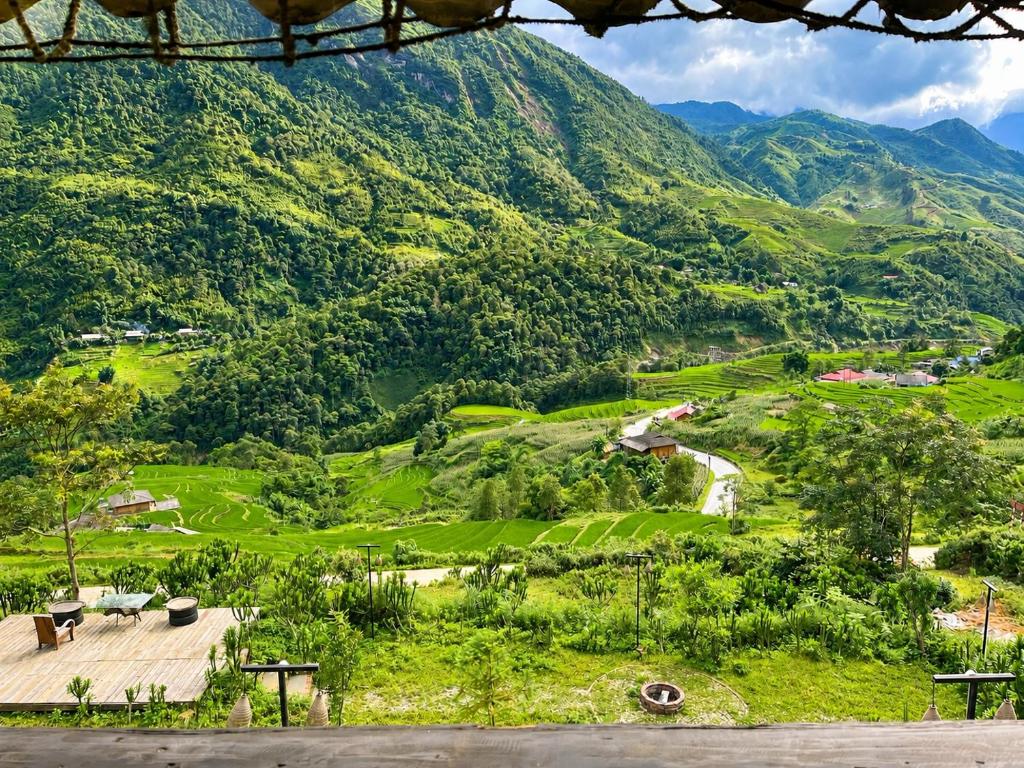 a view of a golf course with mountains in the background at Lagom home - Cactus in Sapa