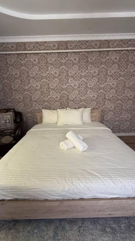 a bed with two towels on top of it at Eneshka- дача in Dolinka