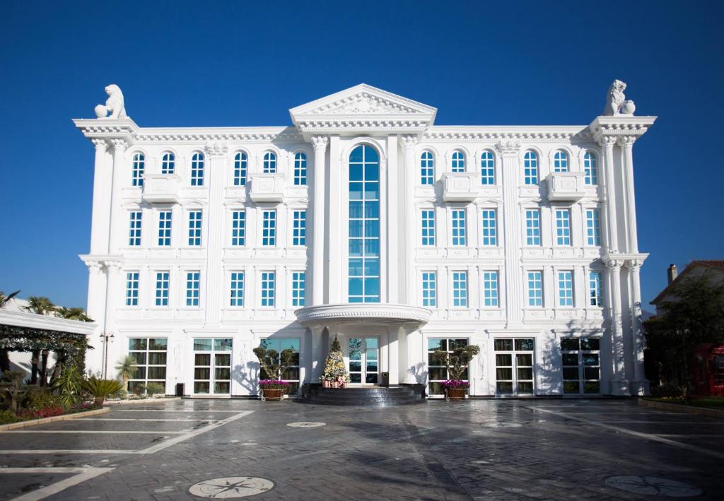 a large white building with a lot of windows at Hotel Britania in Tirana