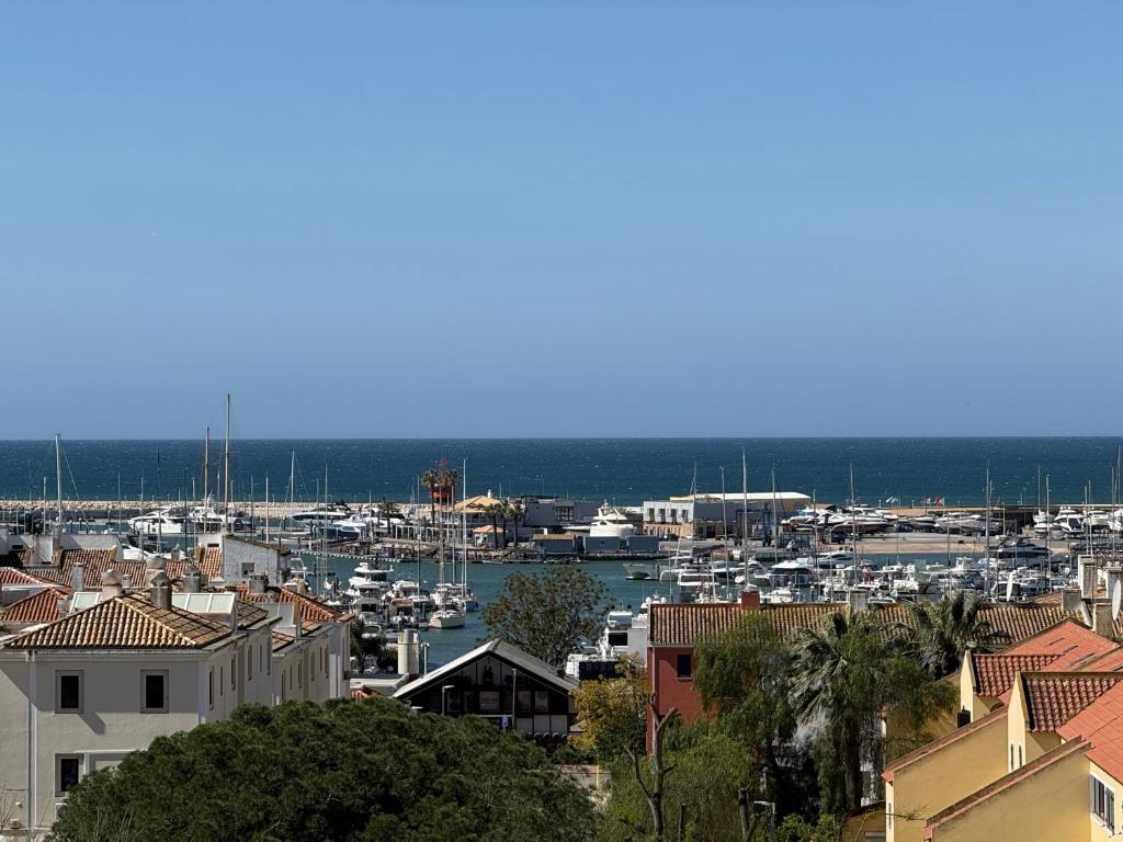 Marina Penthouse vue sur la mer et marina, terrasse, piscine