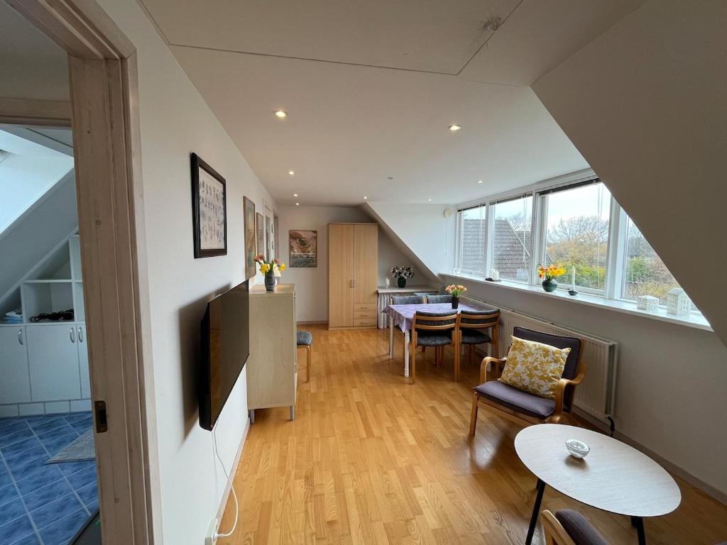 a living room with a table and a dining room at Bed and Breakfast Ringsted Syd in Ringsted