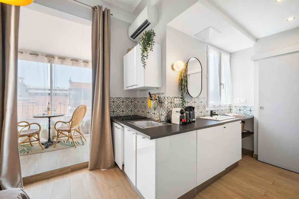 Bright & Cosy Studio w Terrace AC