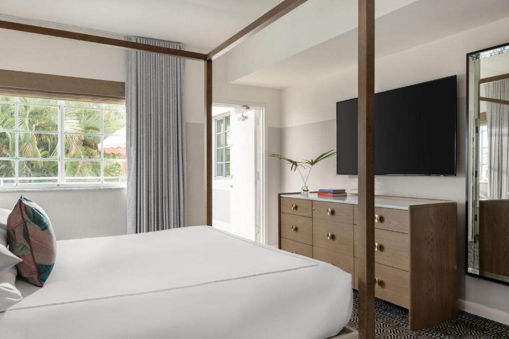 Kimpton Surfcomber Hotel, an IHG Hotel - 