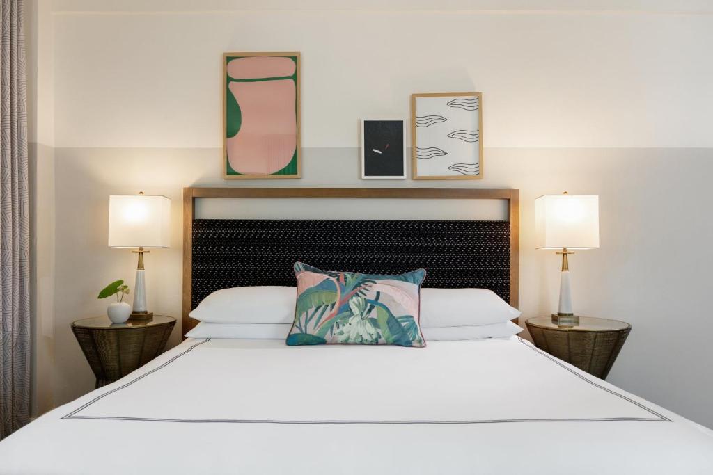Kimpton Surfcomber Hotel, an IHG Hotel - 