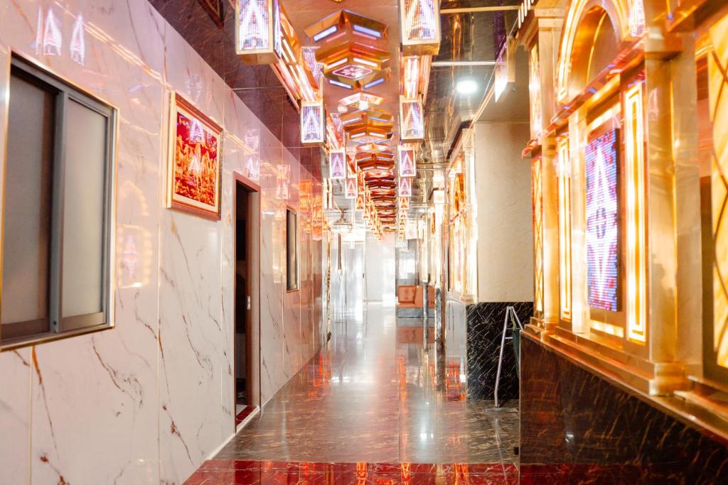 a hallway in a building with a long corridor at Hotel Minh Cường Trà Vinh in Nguyệt Hòa