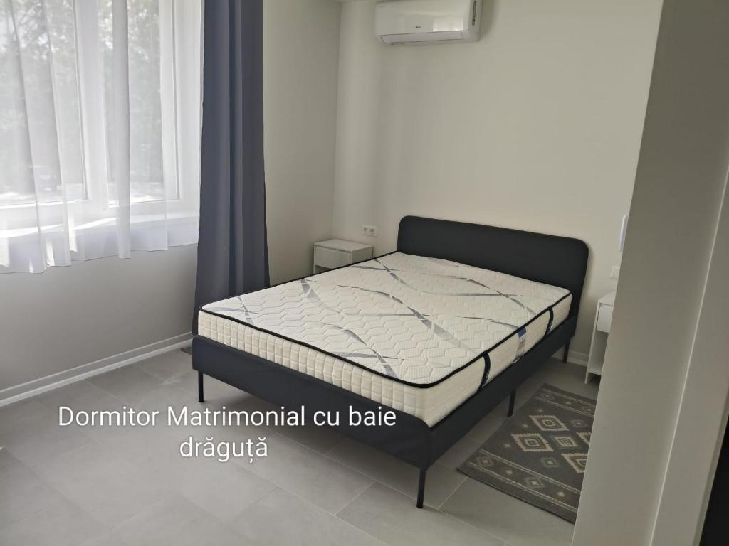 a small bed in a room with a mattress at Senera Minerals in Valea lui Mihai