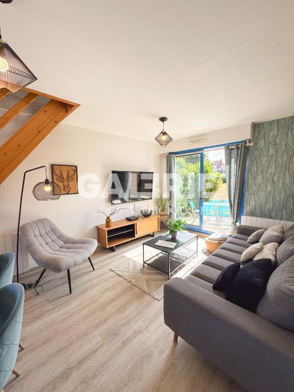 a living room with a couch and a table at GC - Entre Terre Et Mer in Wissant