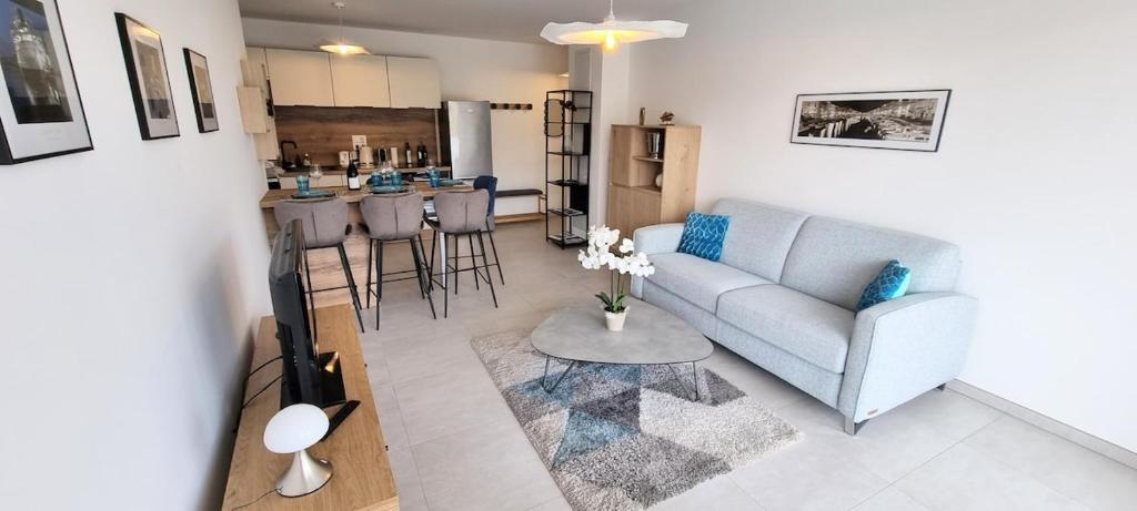 LE SEGRETO, Appt Neuf dans résidence de Standing, Superbe Déco, Centre, 2 Parkings Privés, Climatisation
