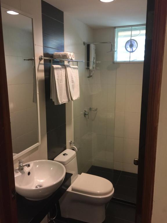Koupelna v ubytování Premierz Hotel
