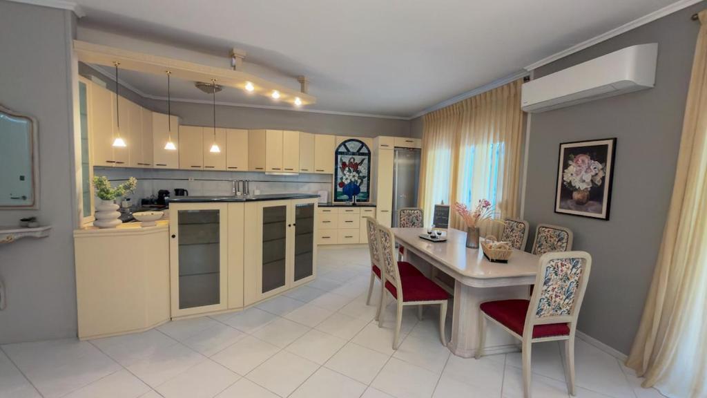 Delta Residence - Stylish Family Apartment