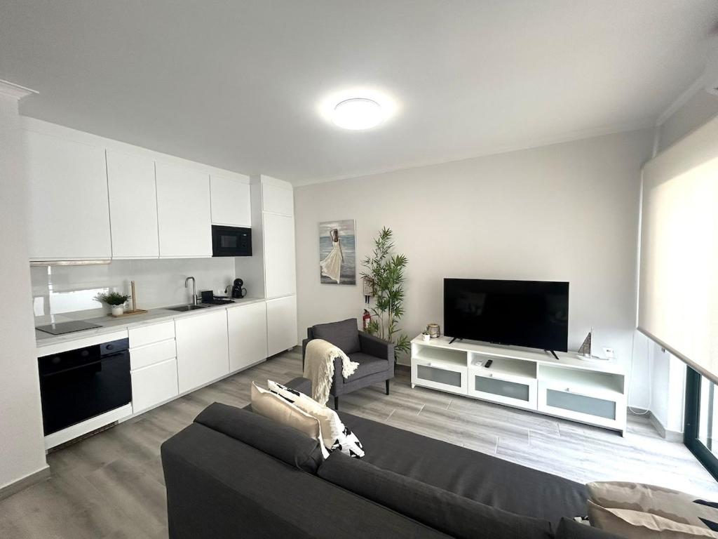 Quarteira Avenida Praia with Parking, 3 Min from Beach
