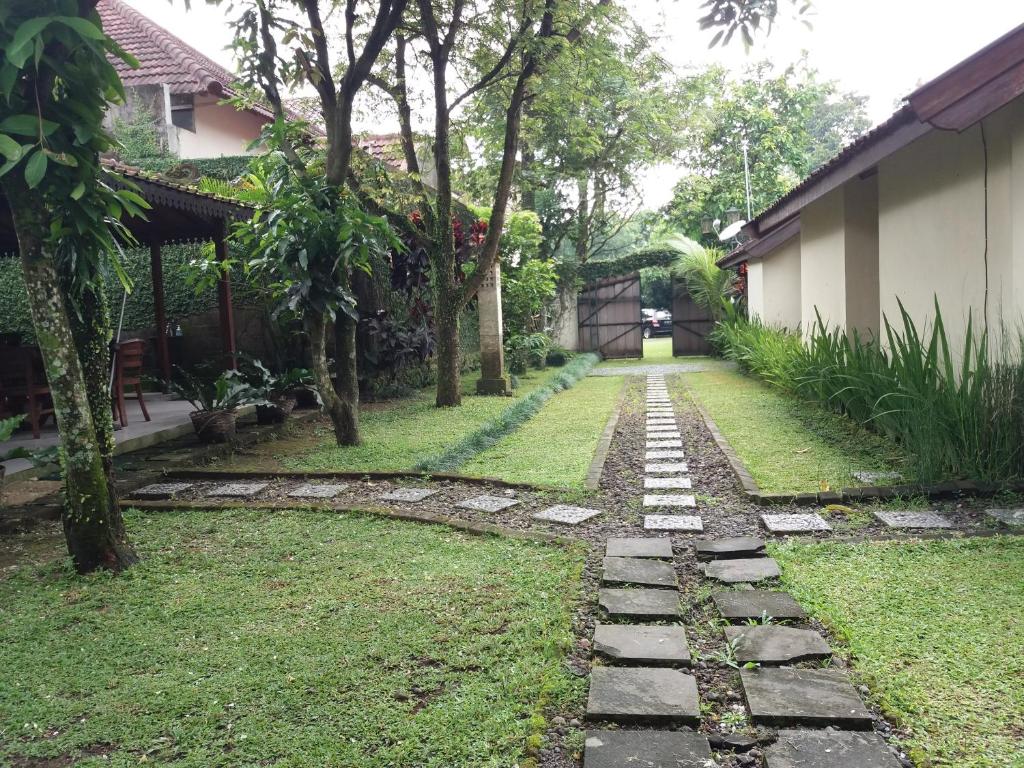 Zahrada ubytování Alam Jogja Resort Mitra RedDoorz