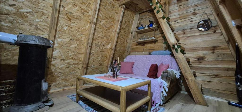 a small room with a table and a stove at Malajac Bigrenica in Bigrenica