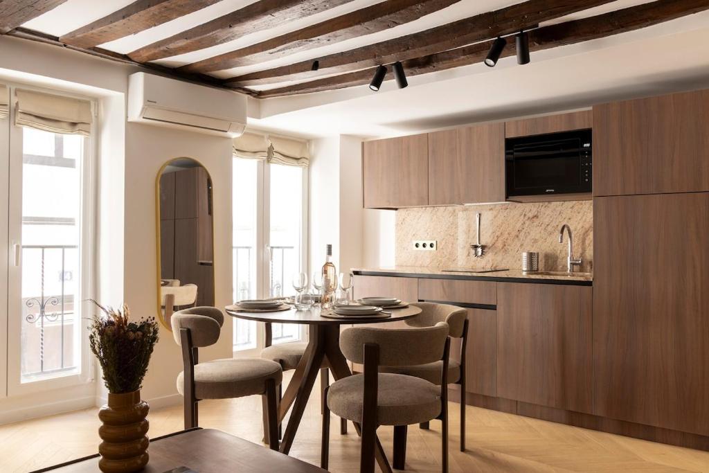 Bright 1BR 4P Apartment, AC, Opera