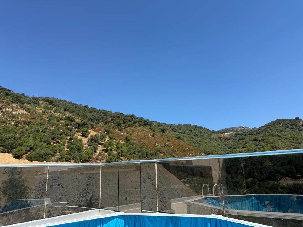 a view of the mountain from the house at Appartement El-Chahed in Annaba