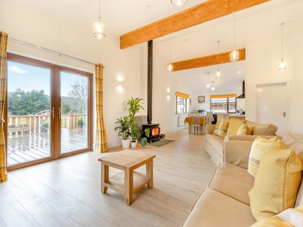 a living room with a couch and a table at Lime Lodge - Uk42547 in Llanwrthwl