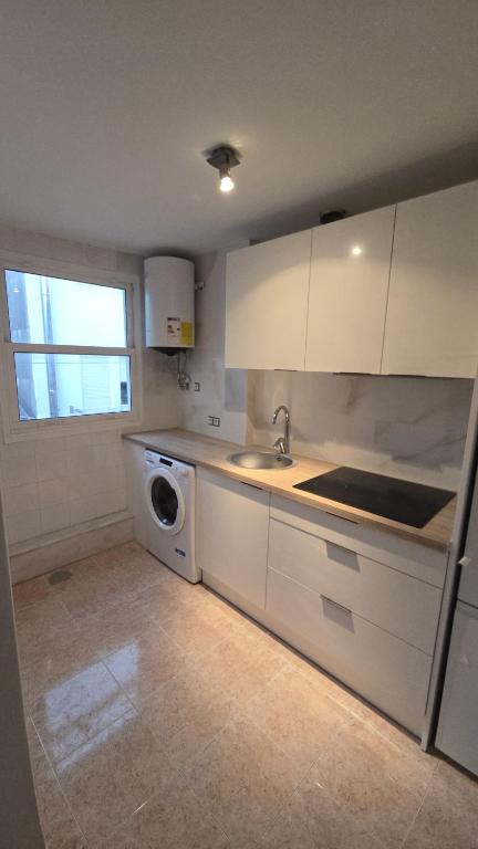 a kitchen with a sink and a washing machine at WHITE TREE Azalea in Ferrol