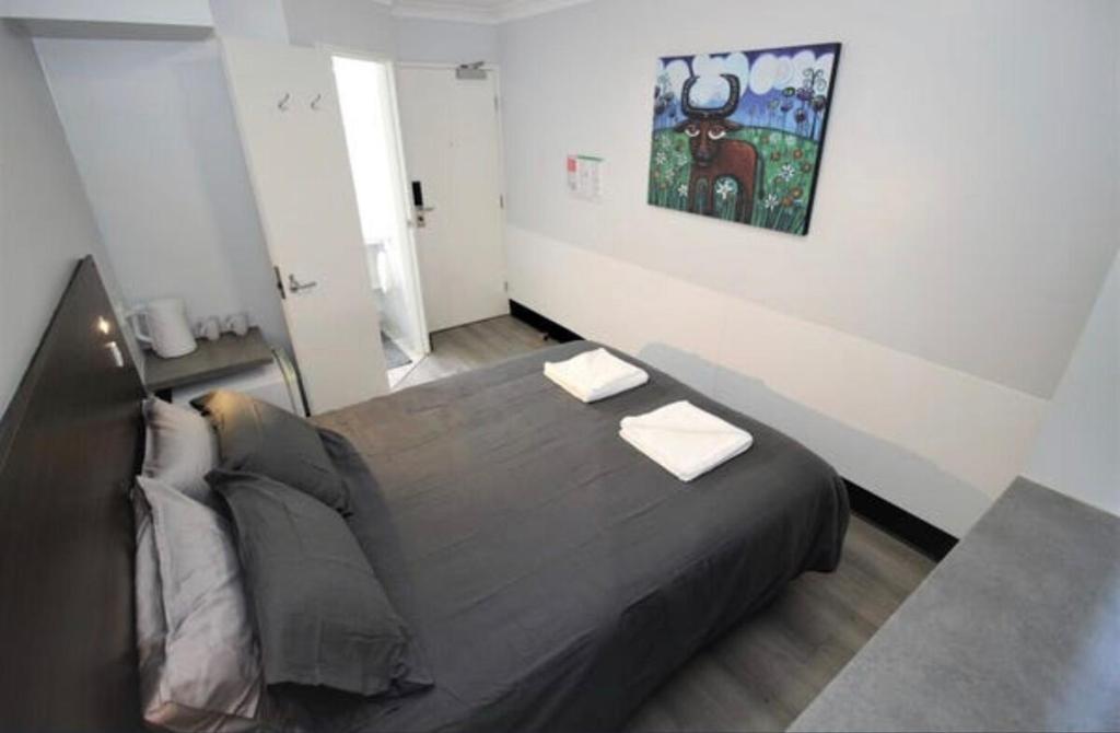 a bedroom with a black bed in a room at Darwin city Studio in Darwin