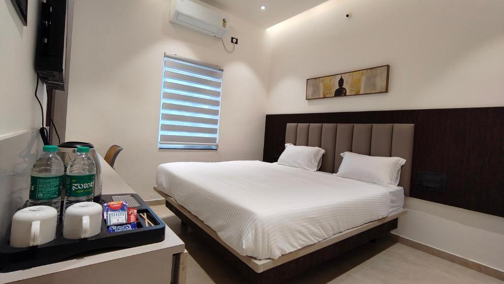 a bedroom with a bed and some bottles of water at 7 Pearls in Gajendragarh