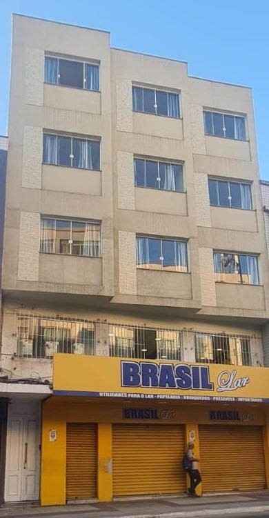 a building with a sign on the front of it at Hotel Econômico in Volta Redonda