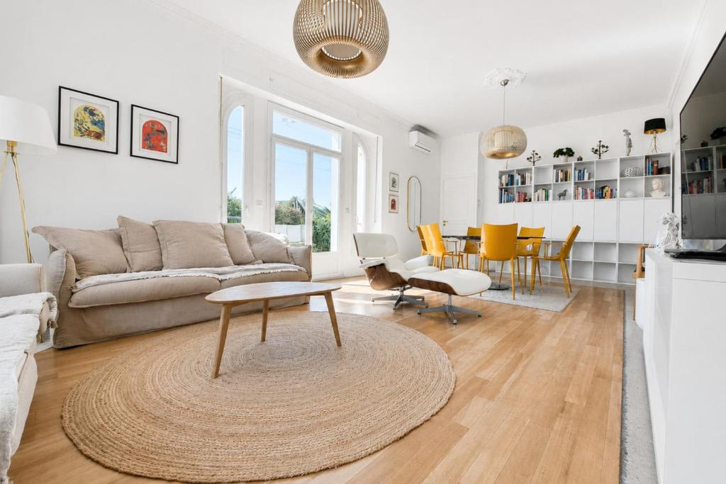 Superb 3BR with AC Sea view private Garden PARKING- BENAKEY