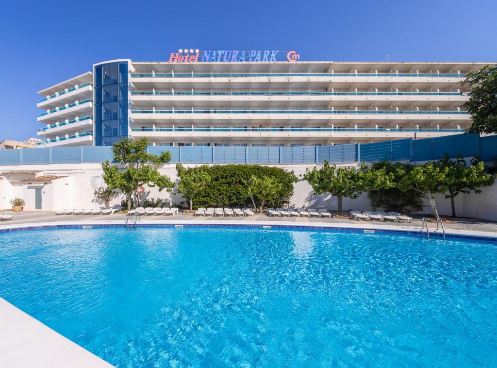 a large swimming pool in front of a hotel at Hotel Natura Park in Comarruga