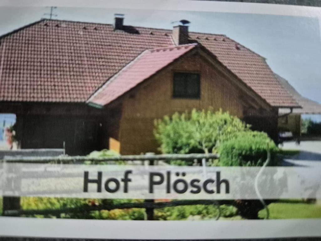 a house with a hot proposal sign in front of it at Plösch Hof in Weinberg
