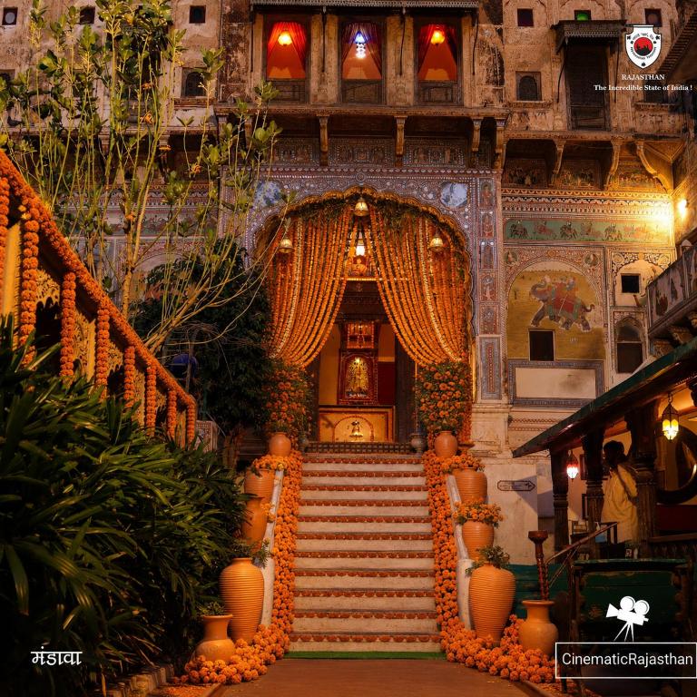an entrance to a building with stairs and a curtain at Hotel Mandawa Haveli in Mandāwa