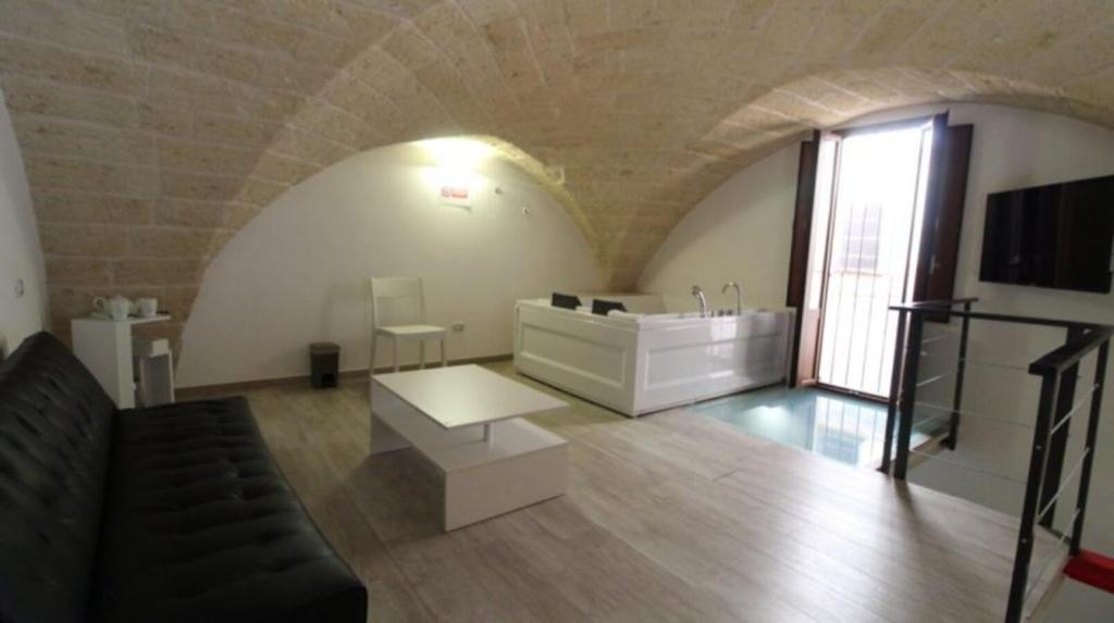 a living room with a white tub and a sink at Mastropaolo42 Luxury B&B in Grottaglie