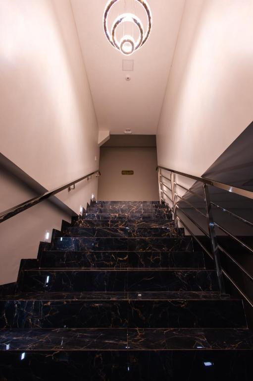 an empty stairs in a building with a chandelier at Hotel Golden Palace in Fonte Termal Água Quente