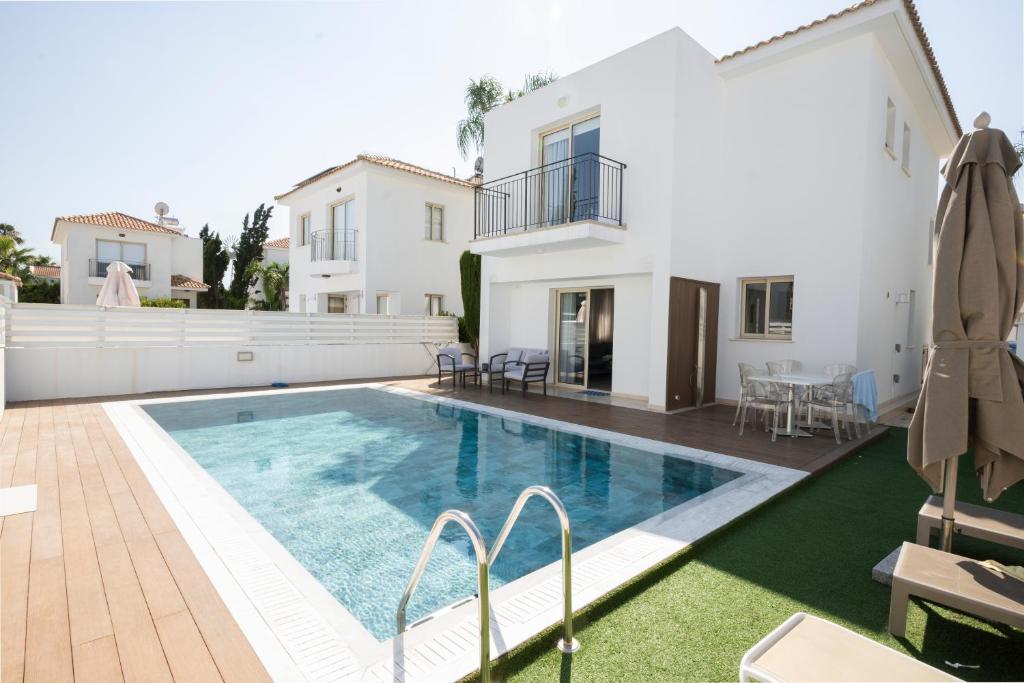 a villa with a swimming pool and a house at Paez Villa - Private Pool - 3BR - Walk to Beach - Pernera Protaras in Protaras