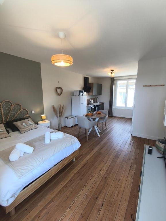 Llit o llits en una habitació de L'échappée Sauge et Sable