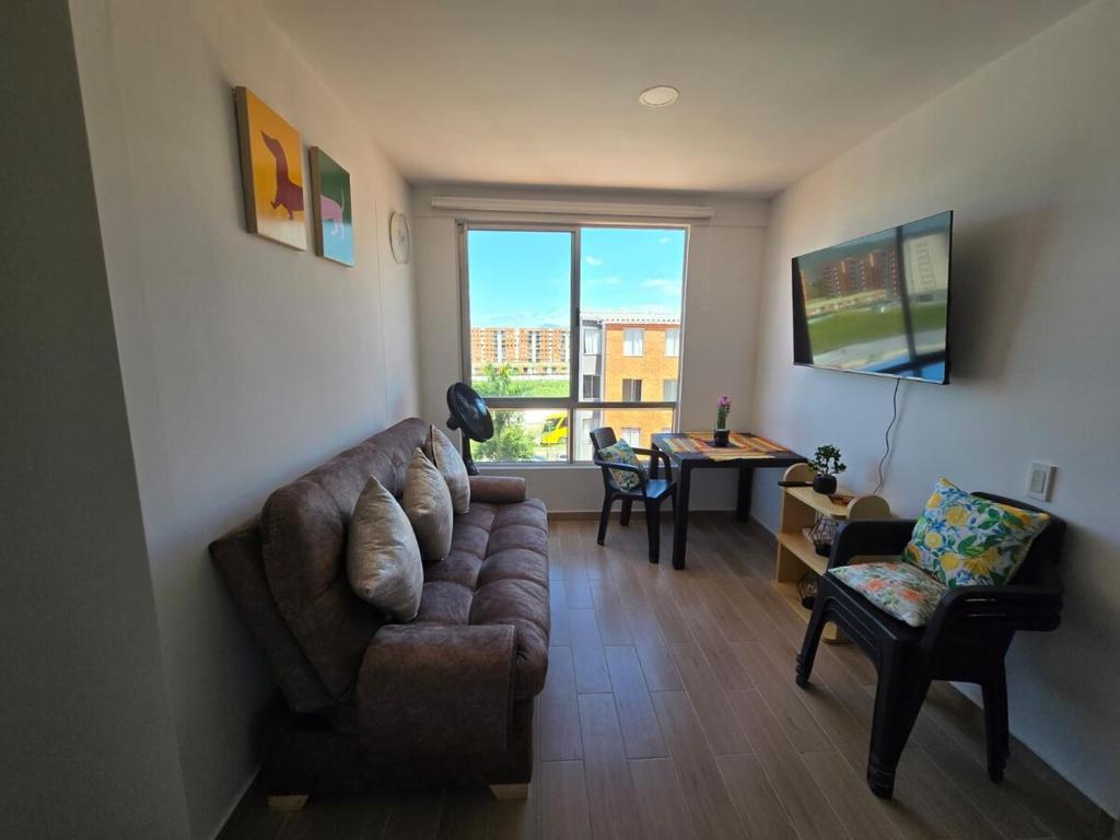 a living room with a couch and a chair at Apartamento cómodo completo y familiar in Ibagué