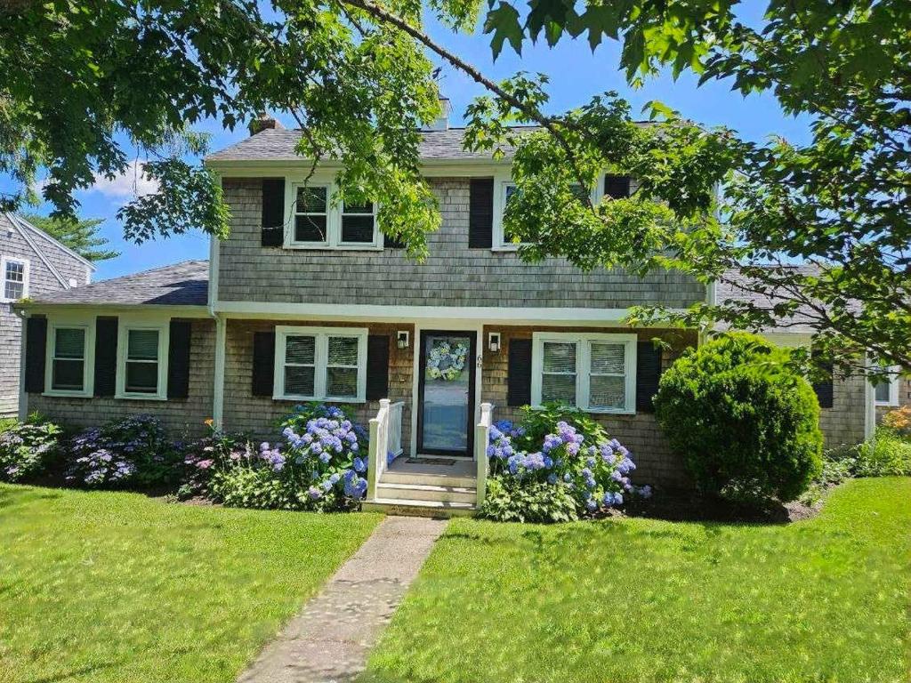 a house with flowers in the front yard at Cape Cod Playhouse in Yarmouth