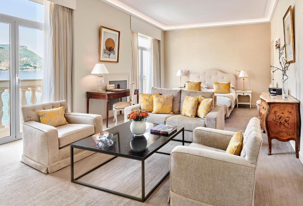 Junior Suite with Harbor and Hillside View