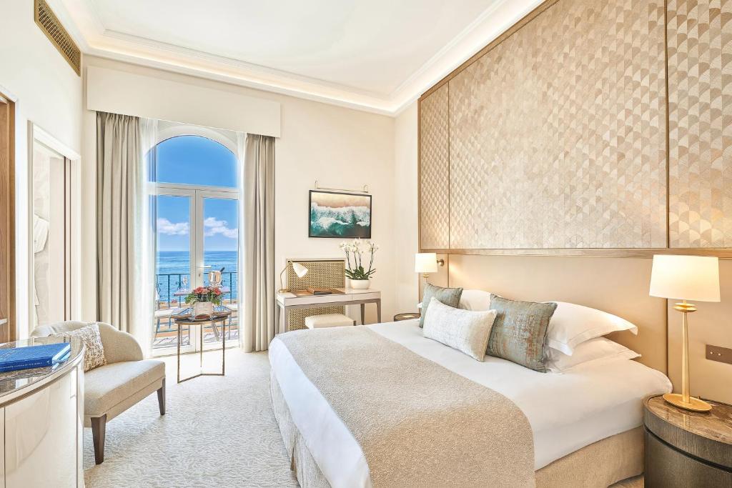 Superior Room with garden & sea view