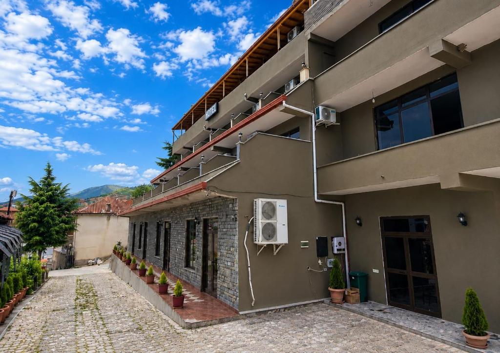 a side view of a building at Hotel Belvedere in Pogradec