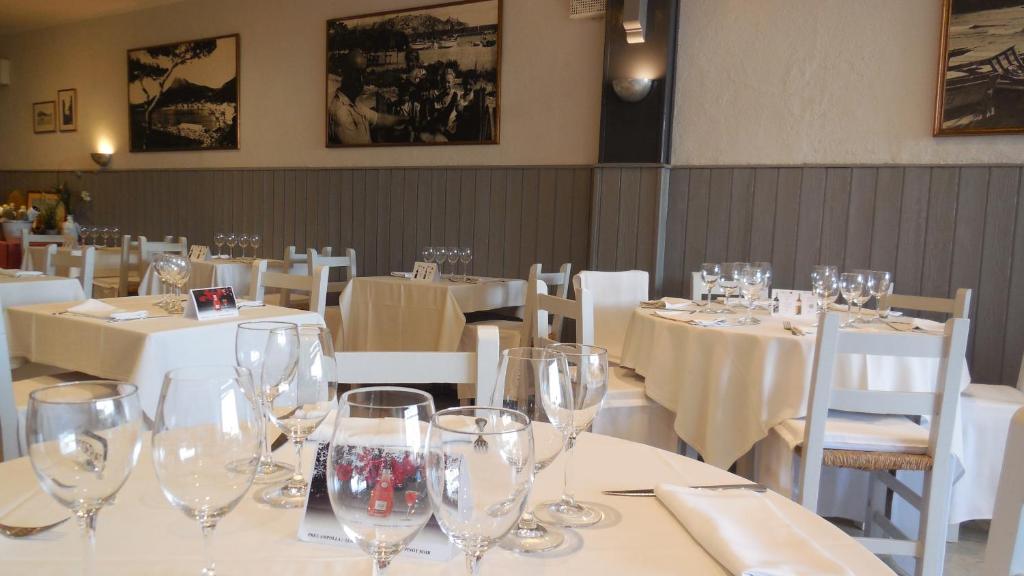 Restaurace v ubytování Fonda Can Dalfo by Vivere Stays