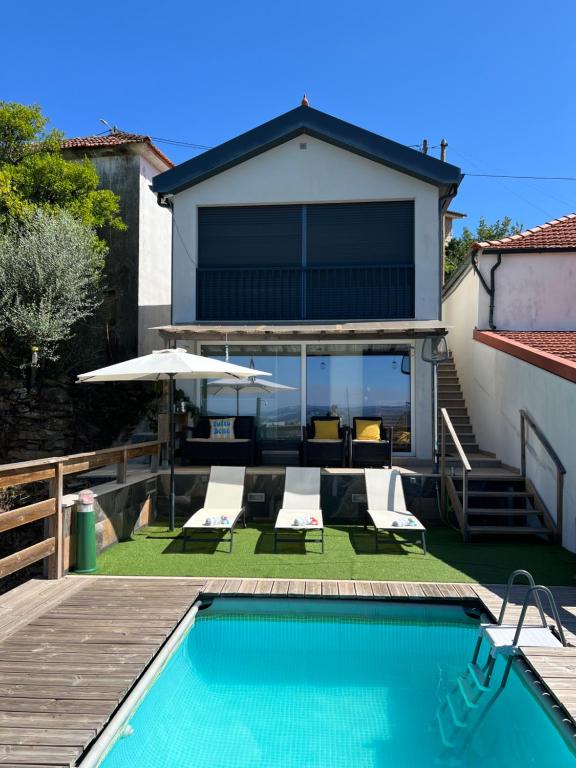 a villa with a swimming pool and a house at Casinha in Celorico de Basto