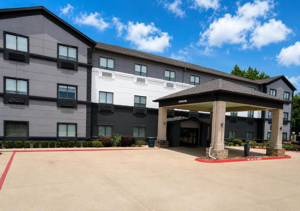 a building with a gazebo in front of it at Grander Inn & Suites by IHG in Tyler