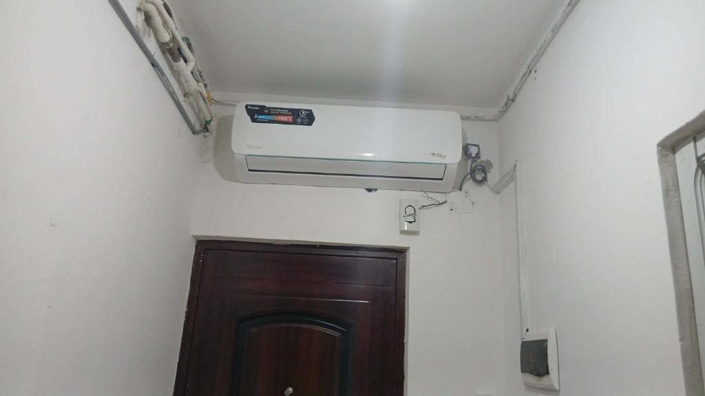 a small bathroom with a toilet and a air conditioner at سكيكدة الجزائر in Skikda